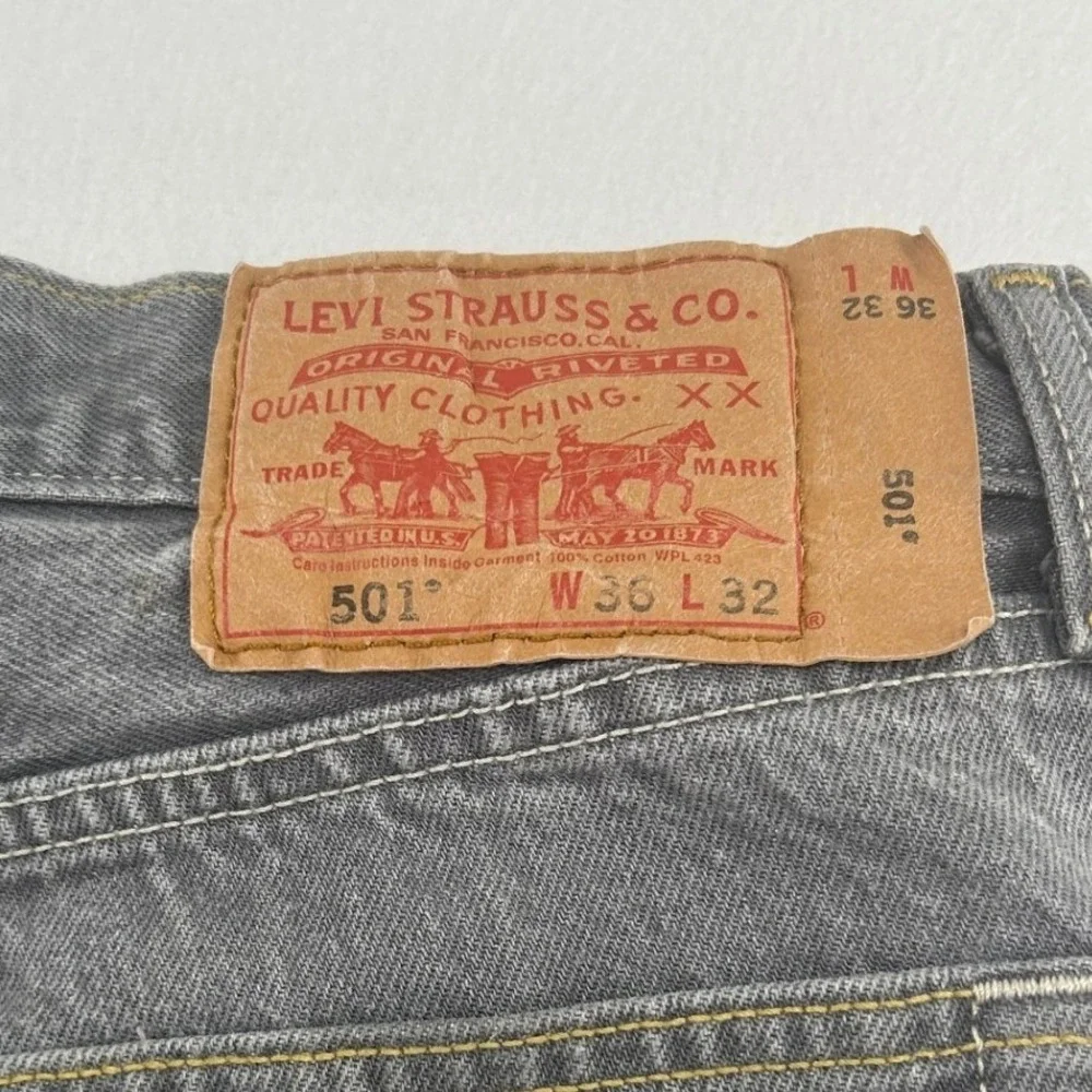 Levis 501 Original Fit Jeans Mens 36x32 Grey Straight Leg Button Fly Denim P01
